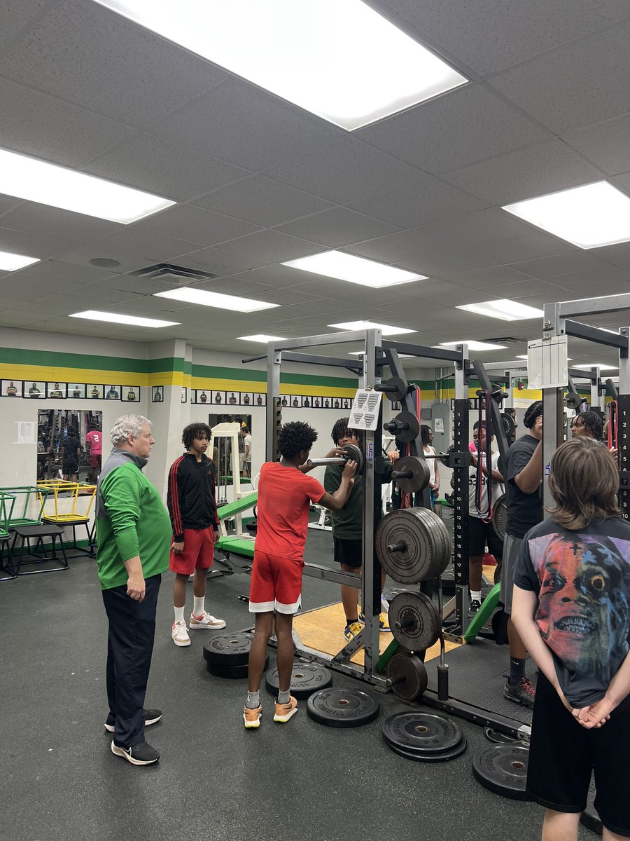 FbRichmond's tweet image. Back at it with our 8th grade lifts! Coaches and players working to prepare the FUTURE RAIDERS! #LinkStrong #WeWork4It
