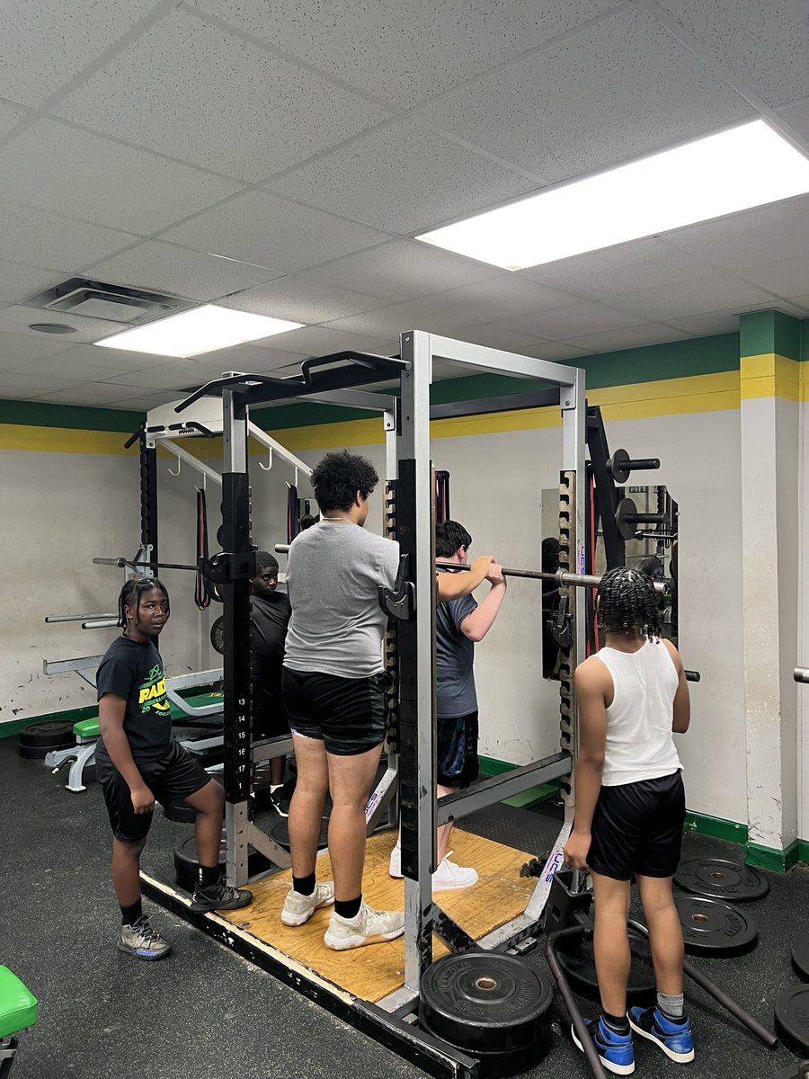 FbRichmond's tweet image. Back at it with our 8th grade lifts! Coaches and players working to prepare the FUTURE RAIDERS! #LinkStrong #WeWork4It