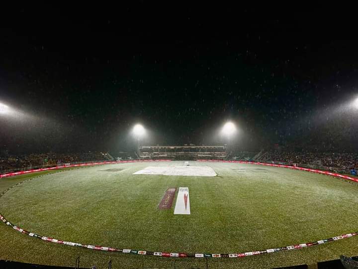 TareefUllah11's tweet photo. Pindi cricket Studium Rawalpindi 🌧️ 
#PAKvNZ https://t.co/wgTXLfcxG2