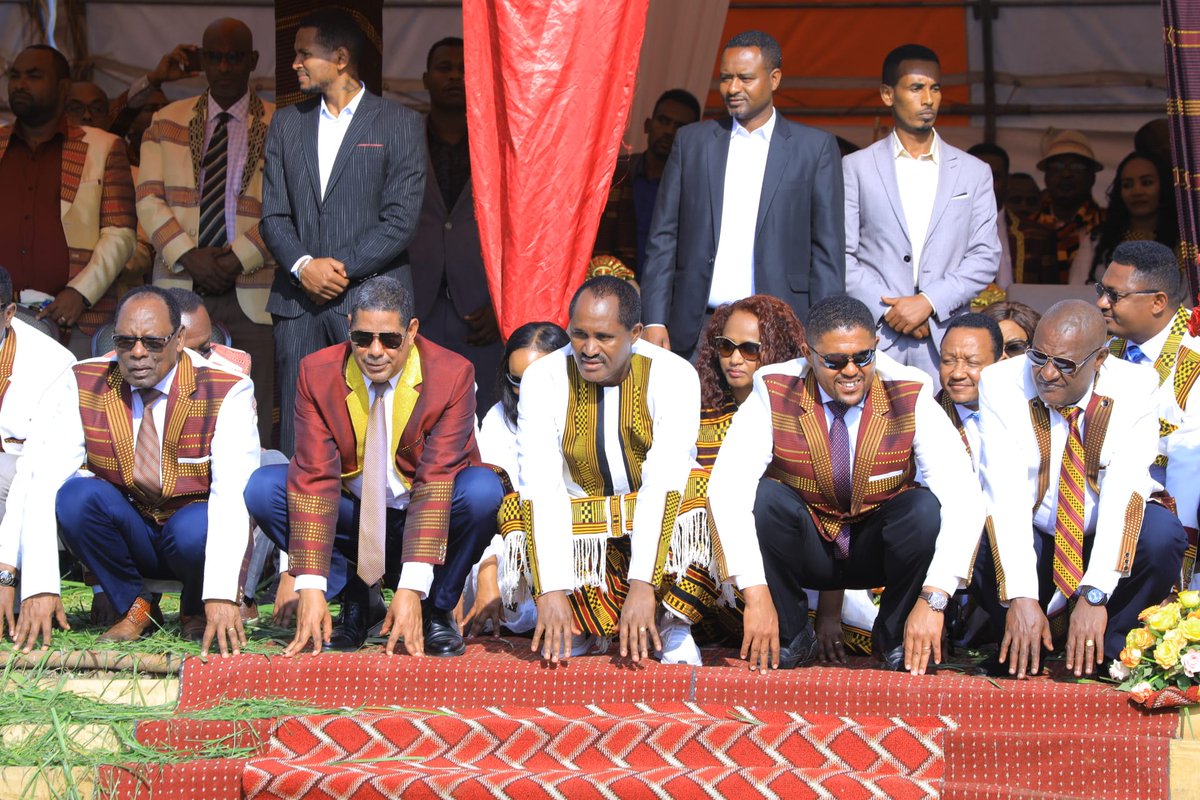 tsegaye2k's tweet photo. Hawalle sidaamu daga diru soorro ayyaana keerunni iillishi’ne.
Happy Sidama nation's new year, #Fiche Chambalala, wish you peace.
#Ayiidde Cambalaalla! #2016M.D
#Happy Fiche Chambalala Festival!
#Fichee Jeeji! https://t.co/QtSzYqpgzb