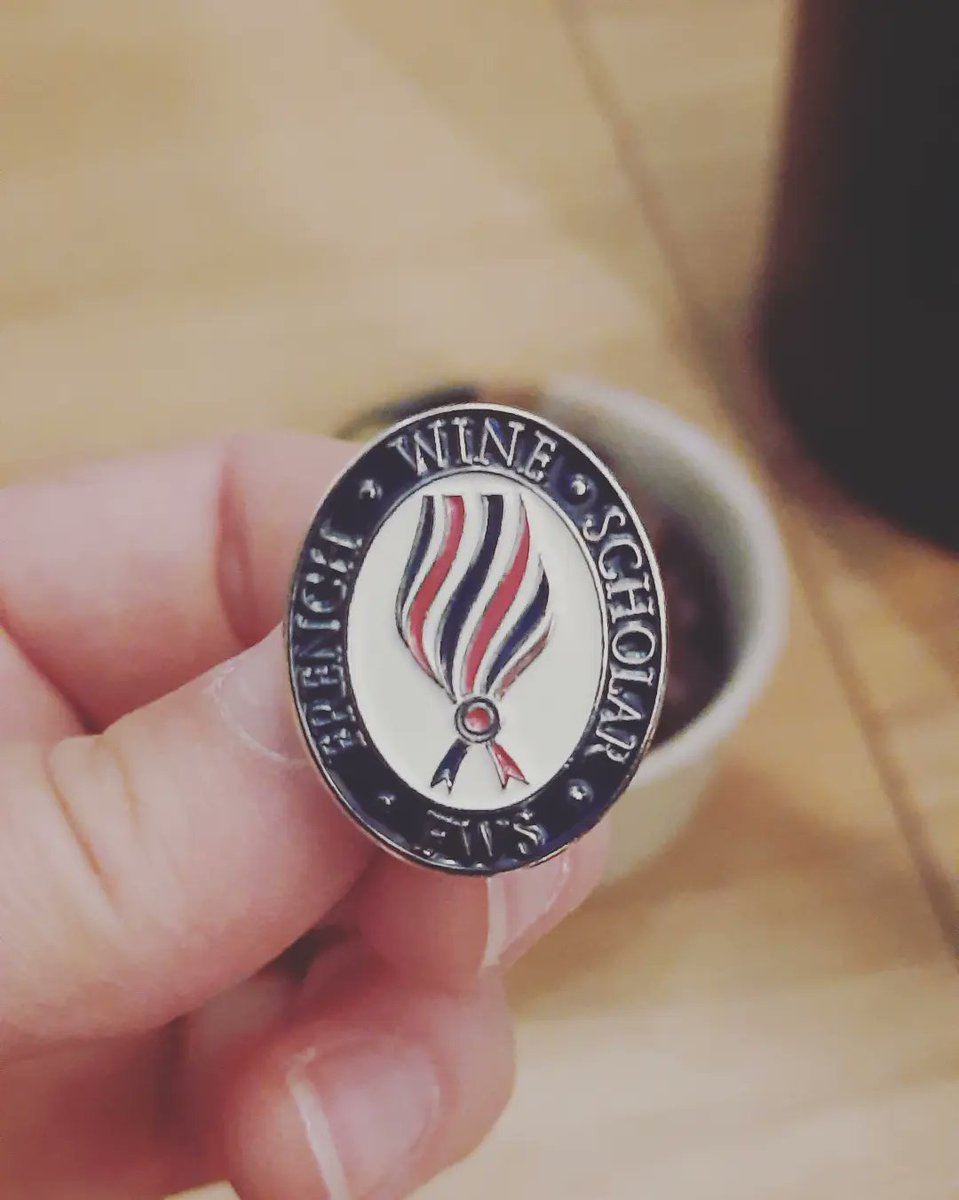 buba_anna's tweet photo. Wzięłam i sobie zdałam. Jestem French Wine Scholar, a za chwilę będę Spanish Wine Scholar. Jak człowiek zacznie się uczyć o winie to nie może przestać 🥳🥂🍾🙈 https://t.co/RjdLNJ9Y3r