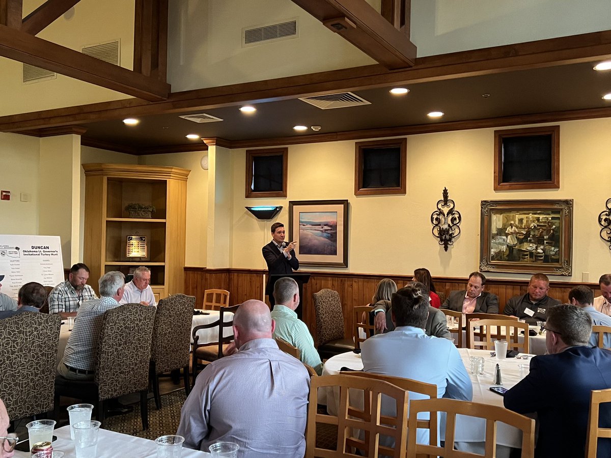LtGovPinnell's tweet photo. Made stops in Duncan and Elk City with one goal in mind: selling Oklahoma. In 2022, we had 77 announcements made for new & expanding companies, creating 5,000+ jobs. Excited to keep that momentum going with these site selectors and CEO's from around the country. #TurkeyHuntOK https://t.co/b3I7wG7HfL