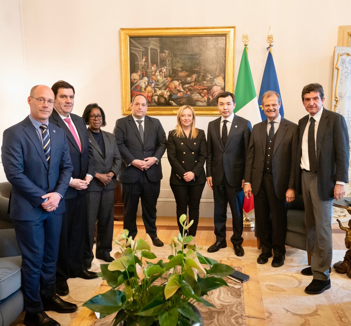 Incontro con la delegazione del <a href="/bieparis/">BIE</a> per parlare di #Expo2030. L'Italia crede nell'importanza delle Esposizioni universali e sarebbe un onore poter ospitare la prossima edizione. Per questo sono fortemente impegnata nel promuovere la candidatura di <a href="/Expo2030Roma/">Expo 2030 Roma</a>