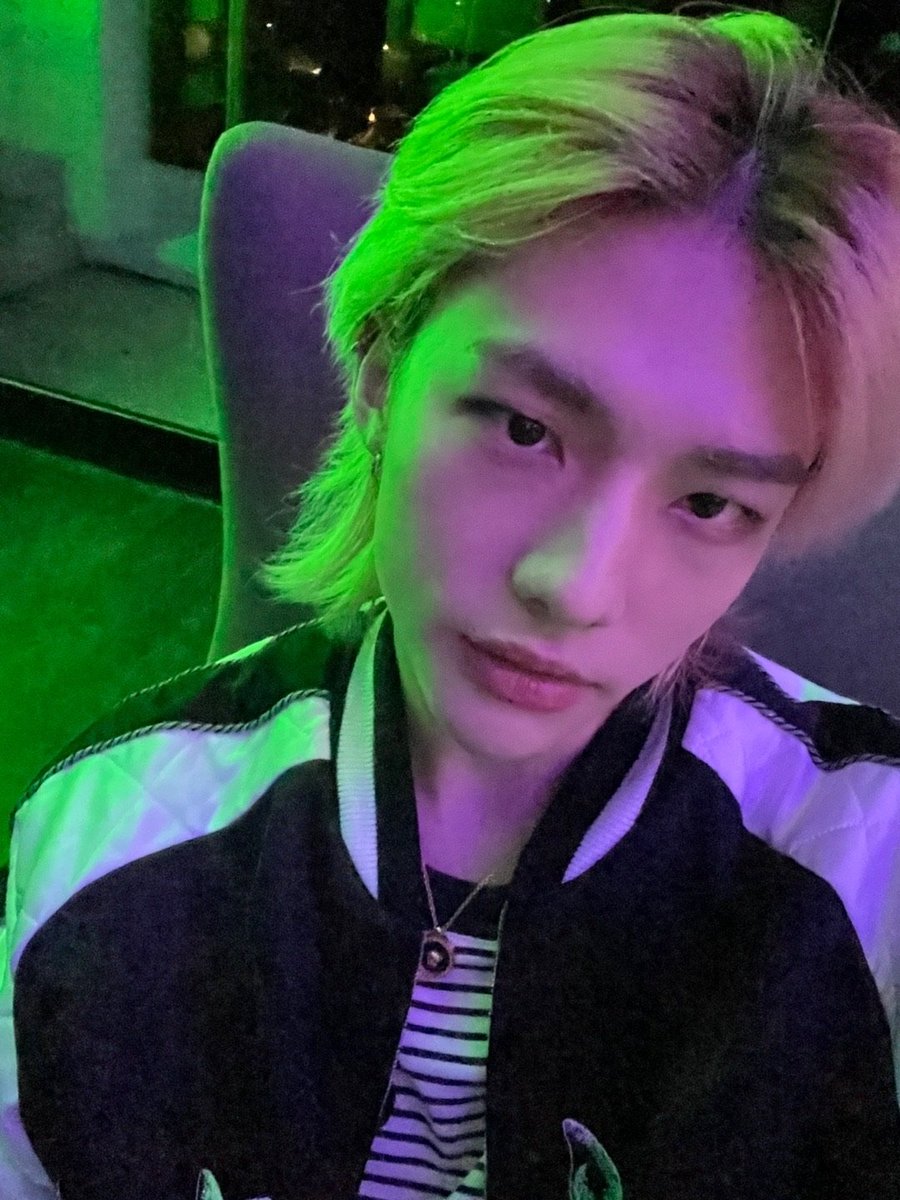 RubyCott's tweet photo. Él es hyunjin una persona que no le hace daño a nadie, que solo es un ser  feliz haciendo lo que más ama, bailar, cantar, rapear, pintar. Es un ser maravilloso que suele estar siempre para sus fans
#JypeProtectHyunjin https://t.co/9zqoYfXgtL