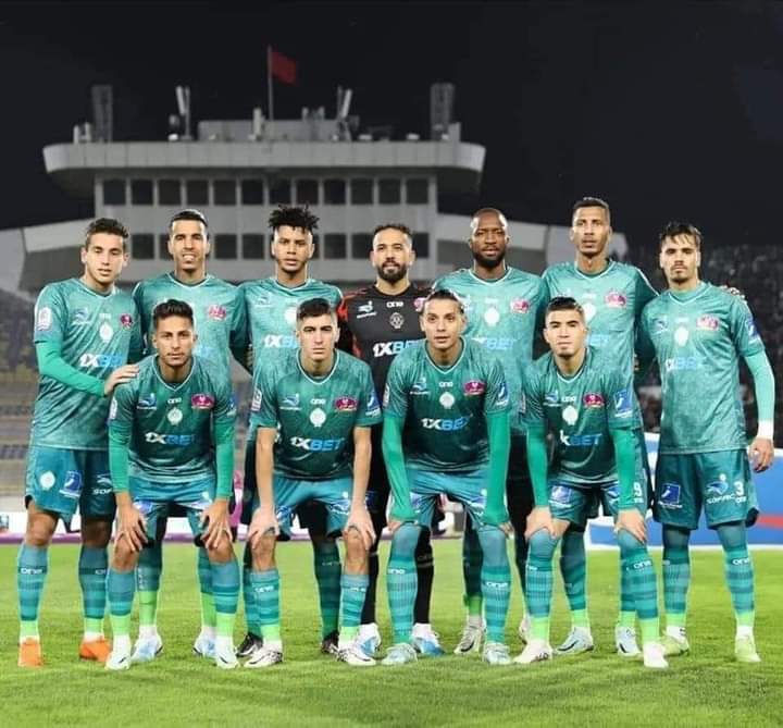 Elkouki49's tweet photo. العيد و الحبيبة لاعبة إن شاء الله يوم السبت الحياة السعيدة 😁 ، بغينا الفرحة تزيد تكمل بشي نتيجة فصالح فريقنا 💚🦅 https://t.co/b2L2J8rt1K