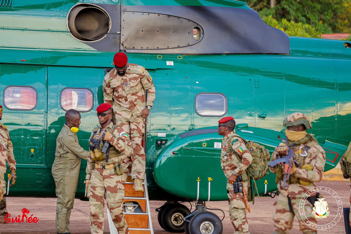 presidencegn's tweet photo. AÏD A-FITR : LE CHEF DE L'ÉTAT PRIE À LABÉ

Jeudi 20 avril 2023 - Le Président de la Transition, le Colonel Mamadi Doumbouya, a foulé le sol de Labé à 440 km de Conakry, aux environs de 18 heures à bord de l'hélicoptère présidentiel.

DCI- PRG https://t.co/8OqVZsZBRU