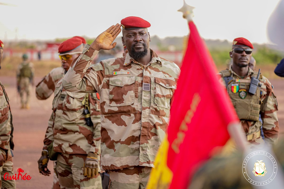 presidencegn's tweet photo. AÏD A-FITR : LE CHEF DE L'ÉTAT PRIE À LABÉ

Jeudi 20 avril 2023 - Le Président de la Transition, le Colonel Mamadi Doumbouya, a foulé le sol de Labé à 440 km de Conakry, aux environs de 18 heures à bord de l'hélicoptère présidentiel.

DCI- PRG https://t.co/8OqVZsZBRU