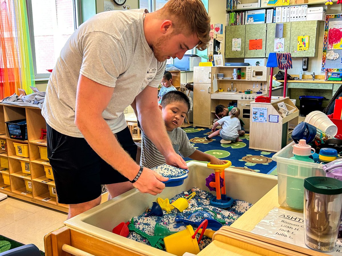 HilltopperCLIMB's tweet photo. It was our last Itty Bitty Purple Preschool Thursday of the semester! 🔴

Thank you to our friends for letting us learn and hang out with you all spring! 
#HilltoppersWithHeart https://t.co/AfEI6hnzvT