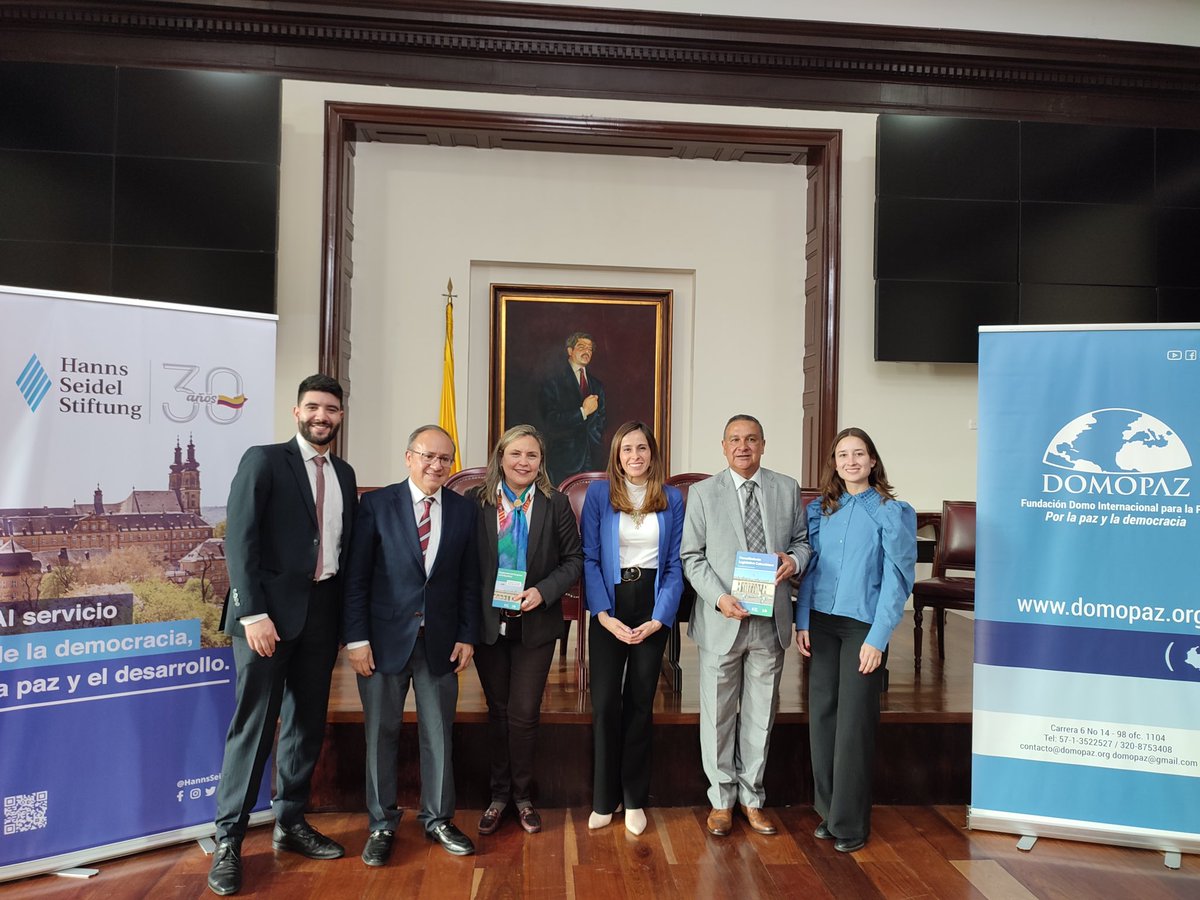 HannsSeidelCol's tweet photo. 📚Lanzamos la 4ta edición de la Ley 5ta, y "Procedimiento Legislativo Colombiano" en el Salón Luis Carlos Galán del Capitolio Nacional. 

Disponibles para descarga en nuestra página web https://t.co/fH8Nwa4cdO

@CamaraColombia @SenadoGovCo https://t.co/uM8NWt2PRP