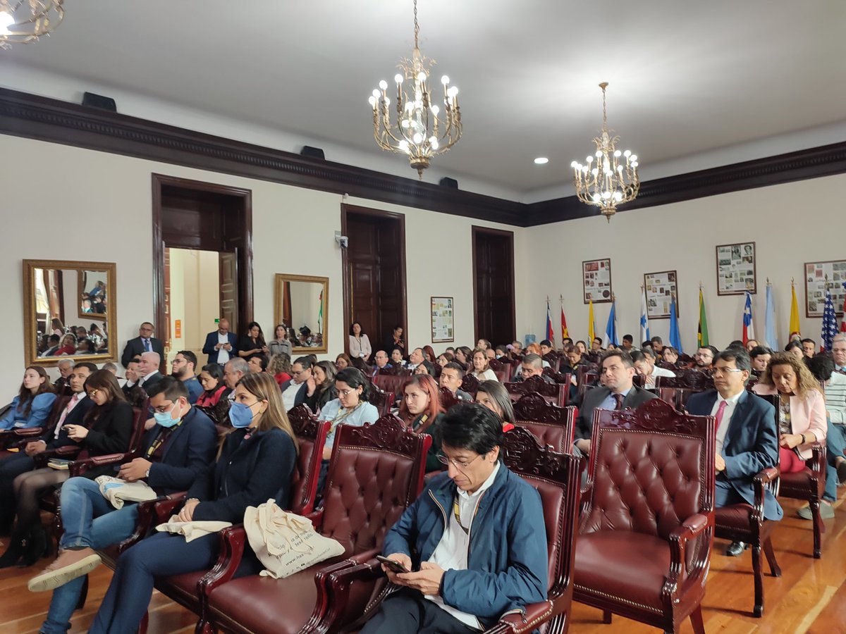 HannsSeidelCol's tweet photo. 📚Lanzamos la 4ta edición de la Ley 5ta, y "Procedimiento Legislativo Colombiano" en el Salón Luis Carlos Galán del Capitolio Nacional. 

Disponibles para descarga en nuestra página web https://t.co/fH8Nwa4cdO

@CamaraColombia @SenadoGovCo https://t.co/uM8NWt2PRP