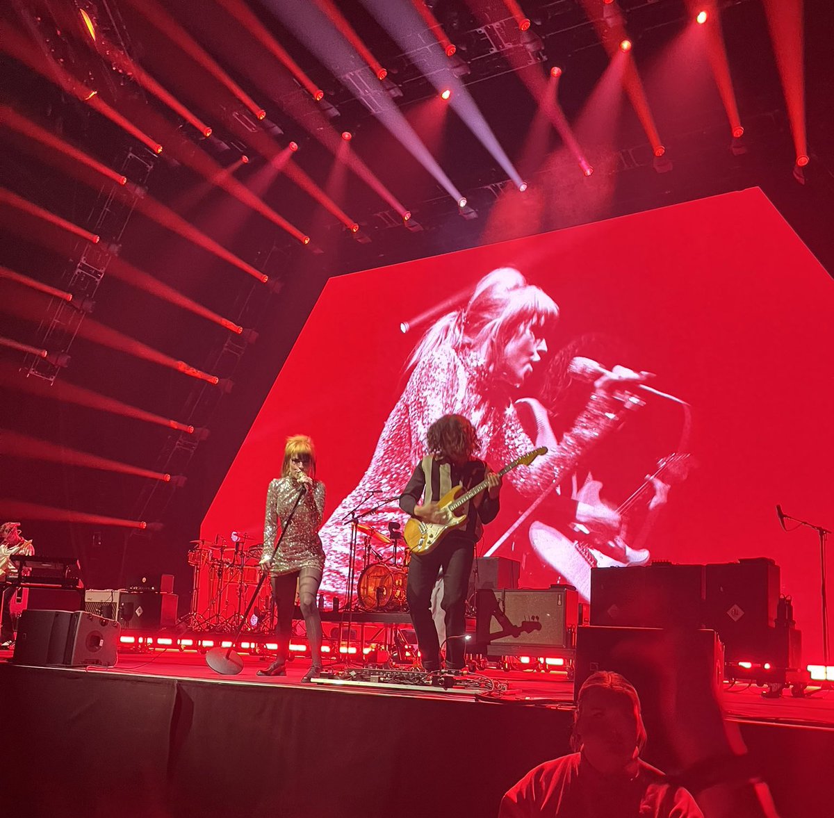 Empezó la primera noche de Paramore en Londres en la The O2 Arena 😍 #ParamoreLondon1