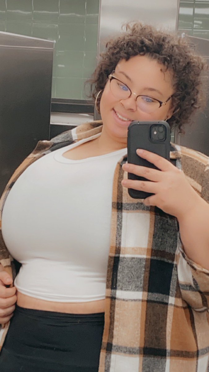 Juiicyjaeemayb's tweet photo. You can’t live a full life on an empty stomach eat that food, them niggas will still fuck  🤷🏽‍♀️🤷🏽‍♀️ https://t.co/MEerrnGq7X