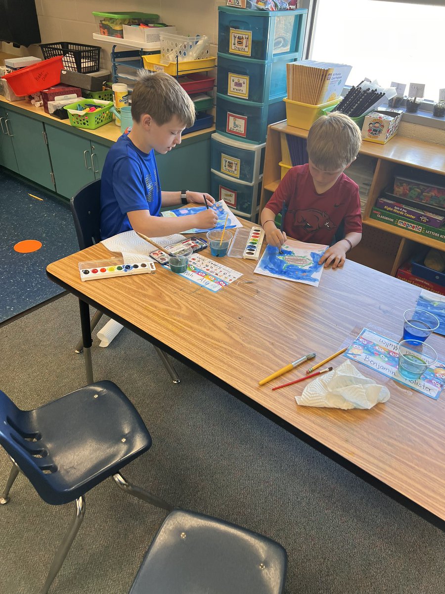 YoungmanTeach's tweet photo. Craft time with some wonderful fifth grade helpers! @TuckahoeSchool @TuckahoeGrade5 #TuckahoeRocks https://t.co/f2HFmbQ0oU