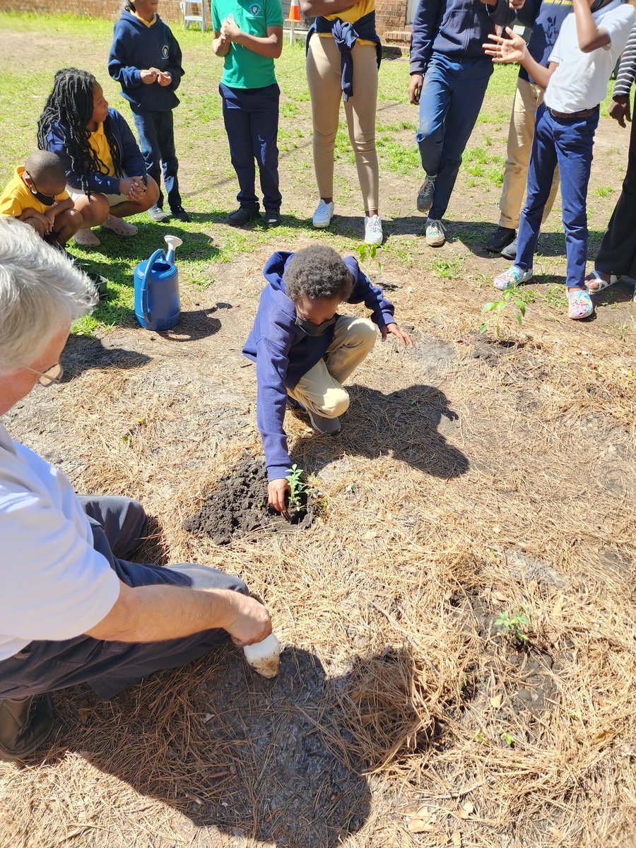 DawnBaldwinGib1's tweet photo. These are just a few reasons why Peletah Academic Center for Excellence loves NC Cooperative Extension Craven County... Community Garden, Healthy Eating, and Film program!!!!! #learningandgrowing #PACEforward https://t.co/yBhZA9x9w8
