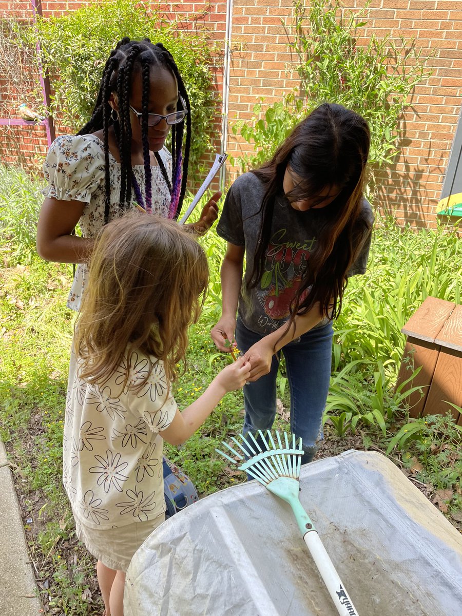 It’s Nature Smart Day! We are celebrating one of our multiple intelligences today. #naturalistintelligence <a href="/DouglasESDragon/">Douglas Elementary</a>