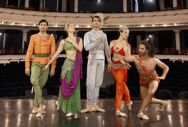 elfederalistaok's tweet photo. “La Bayadera” : el estreno del Ballet Estable de la Provincia https://t.co/LSBhISLVzJ https://t.co/9IFW29J23K