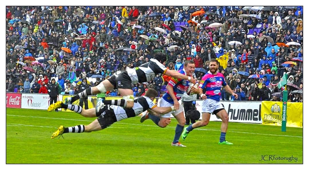 JCRfotorugby's tweet photo. Google me recuerda esta foto de hace 7 años 🗓️
Algo desenfocada pero.. 
"LA FOTO" en todos los sentidos.
Copa del Rey/Zorrilla
Abril 2016
@VRAC 🆚 @Chami_Rugby 
📸 @JCRfotorugby 

@ferugby https://t.co/z596utRfTF