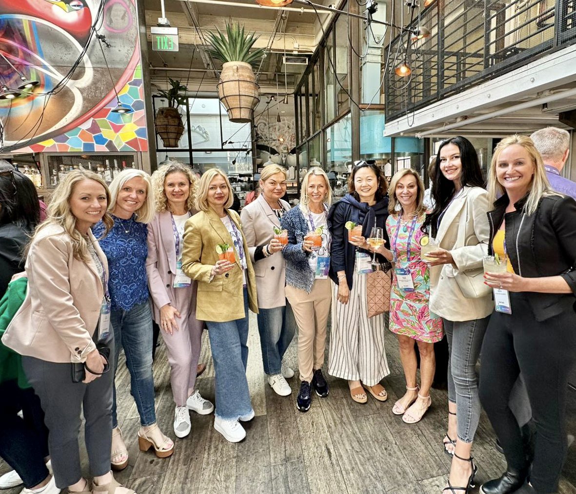 MegGrothman's tweet photo. Celebrating @JulieYoungEDU for receiving @asugsvsummit’s Power of Women Award for Innovation with @ASUPrepAcademy and @dec_edu! https://t.co/RavdKXXSkc