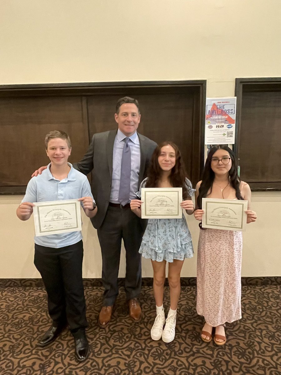 petehannigan's tweet photo. Congratulations to the outstanding students from @HawthornMSS and @HawthornMSN73 who were honored at the @ilprincipals Breakfast! We're proud of your hard work and achievements! Also, I had a blast speaking about leadership and the importance of building strong relationships! 🦅 https://t.co/3lRvWDIQAR
