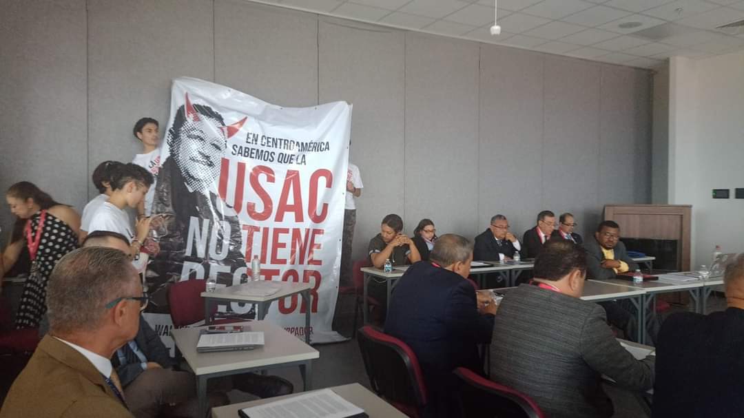 El_Nietzsche's tweet photo. Total agradecimiento y admiración a los Estudiantes combativos de @FEUNA_CR por denunciar y acuerpar la resistencia Universitaria en Guatemala ante el fraude electoral que llevo a la usurpación de la rectoría.

¡Que lo sepa la región centroamericana, no tenemos rector! https://t.co/X3bK1G1M03