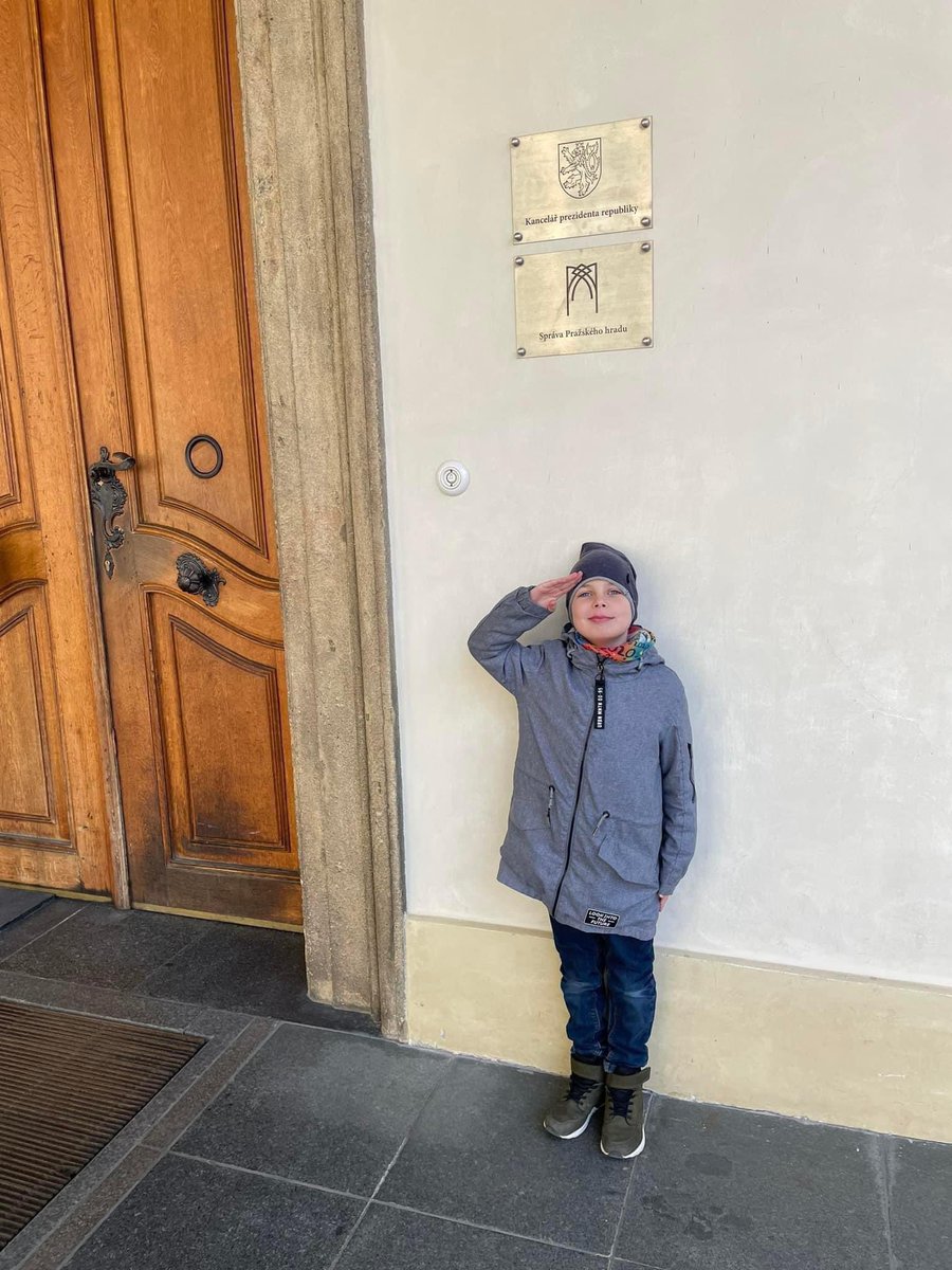 KateinaMichnov3's tweet photo. Toto! Toto je prezident!!! Který si najde čas odpovědět 8letýmu klukovi na jeho dopis ❤️ Tonda byl tak šťastnej. Díky, pane prezidente 🙏
@prezidentpavel https://t.co/ZaJOu2YApy
