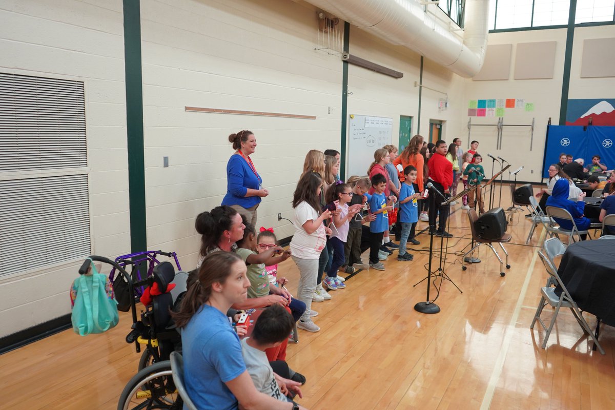 WOPublicSchools's tweet photo. For years, the Holland Rotary Club & West Ottawa Special Education Department have held a luncheon @LakewoodEl to honor students, staff, & Rotary for their work together in creating the best learning environment for our students. Thank you to @uganskit & several others for their hard work in putting this incredible event together today!

#WeareOne
#GoWO