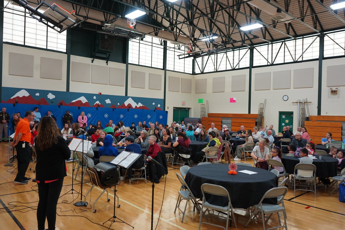 WOPublicSchools's tweet photo. For years, the Holland Rotary Club & West Ottawa Special Education Department have held a luncheon @LakewoodEl to honor students, staff, & Rotary for their work together in creating the best learning environment for our students. Thank you to @uganskit & several others for their hard work in putting this incredible event together today!

#WeareOne
#GoWO