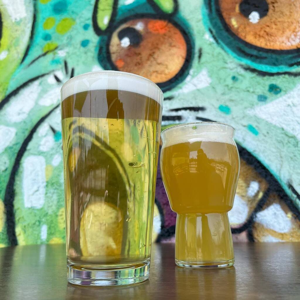 MagicBrewing's tweet photo. Open 4-10 on this beautiful Thursday. @cultkitchenakron is rocking a killer chimichurri steak sandwich tonight, head over there for more details!
.
#mcbcisacult https://t.co/HuRgibOOMx https://t.co/17opToT3zY