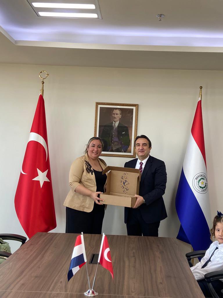 TC_AsuncionBE's tweet photo. #23NisanUlusalEgemenlikveÇocukBayramı’nı  Luque’deki Türkiye Cumhuriyeti Okulundan ziyaretimize gelen Paraguaylı öğrenciler ve öğretmenlerle kutladık. https://t.co/eheJ5joTy1