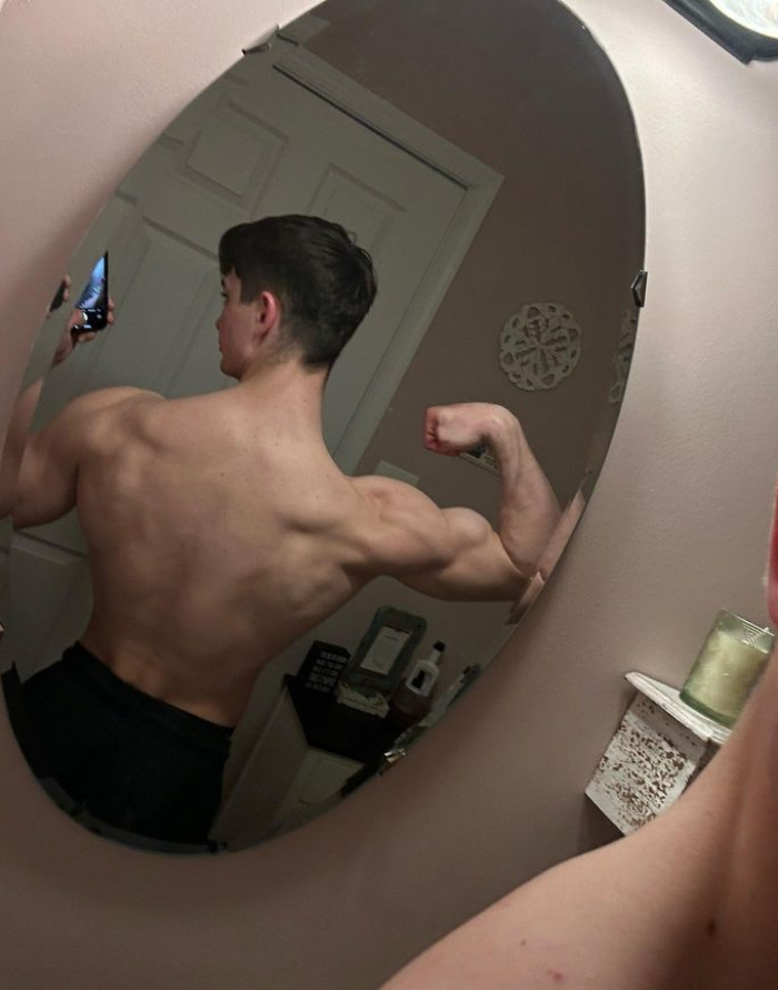 Dimisfn's tweet photo. W physique from your boa? https://t.co/DA7fTsCkKq