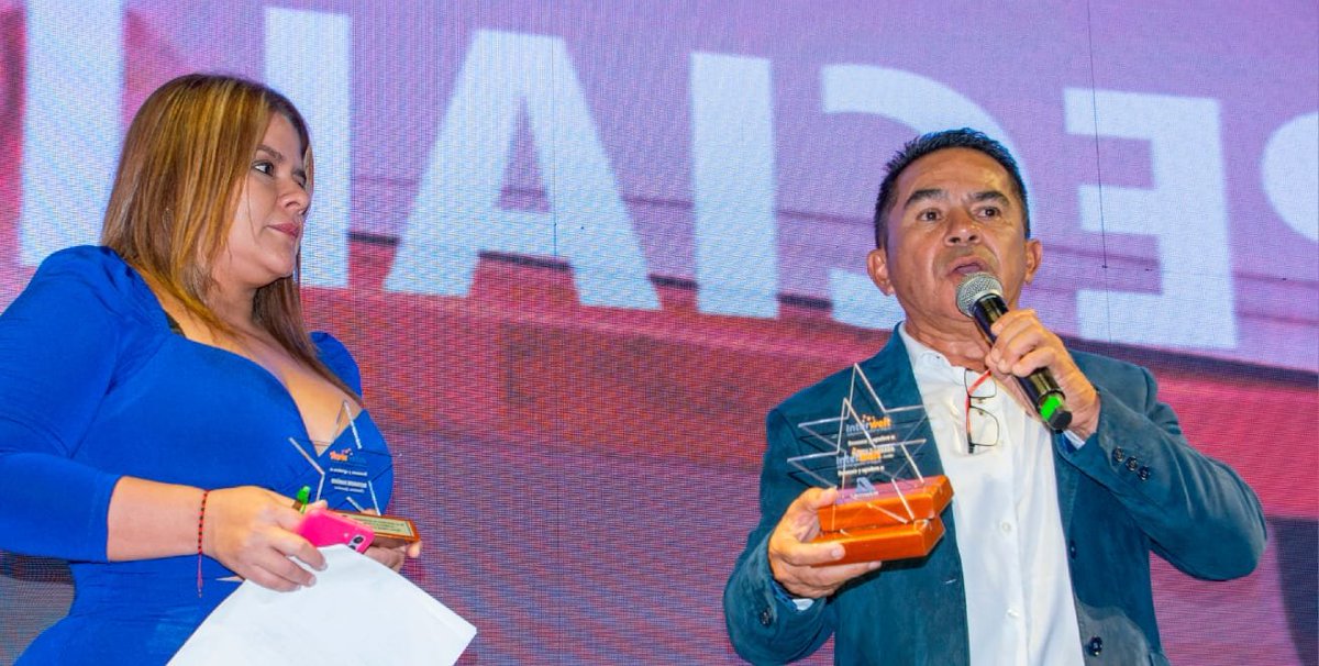AnatoNacional's tweet photo. El Capítulo @AnatoSurOcc y su directora ejecutiva, Katherine Ramírez, recibieron un reconocimiento de la asistencia médica #Interwelt, por ser generadores de oportunidades y crecimiento en el sector turismo.
@PaulaCortesC https://t.co/3mF6OIBAEi