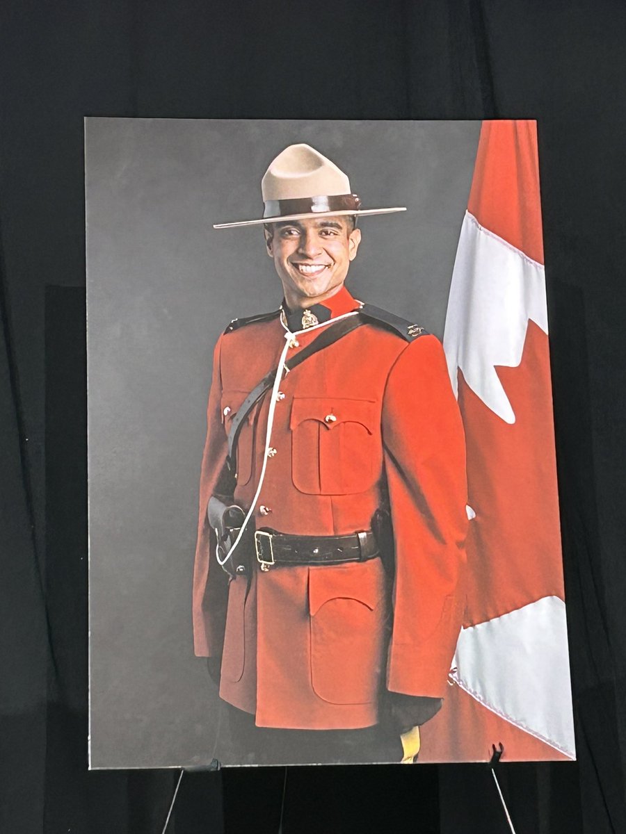 peel_pa's tweet photo. Today is another heartbreaking day 💔 Honoured to have @PeelPolice representatives &amp; @PRPA_Prez in Alberta to pay their respects to Cst. Harvinder Dhami, who made the ultimate sacrifice while in the line of his duties. You will never be forgotten. #heroesinlife @RCMPAlberta 💙 https://t.co/tURmAqaIuA