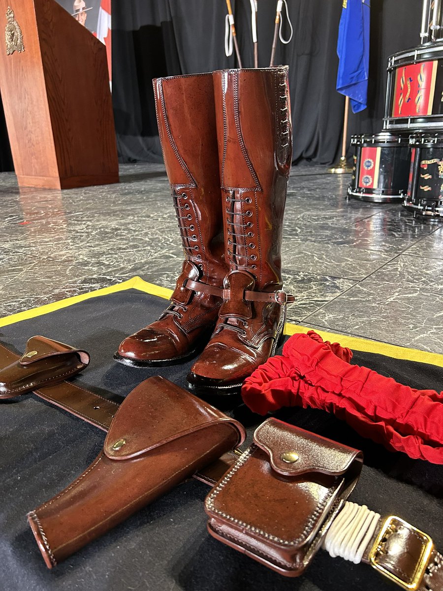 peel_pa's tweet photo. Today is another heartbreaking day 💔 Honoured to have @PeelPolice representatives &amp; @PRPA_Prez in Alberta to pay their respects to Cst. Harvinder Dhami, who made the ultimate sacrifice while in the line of his duties. You will never be forgotten. #heroesinlife @RCMPAlberta 💙 https://t.co/tURmAqaIuA