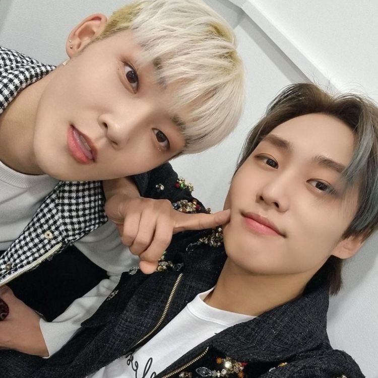 4wugi's tweet photo. REUNION WHEN??????? https://t.co/Qm7iuIzDuF