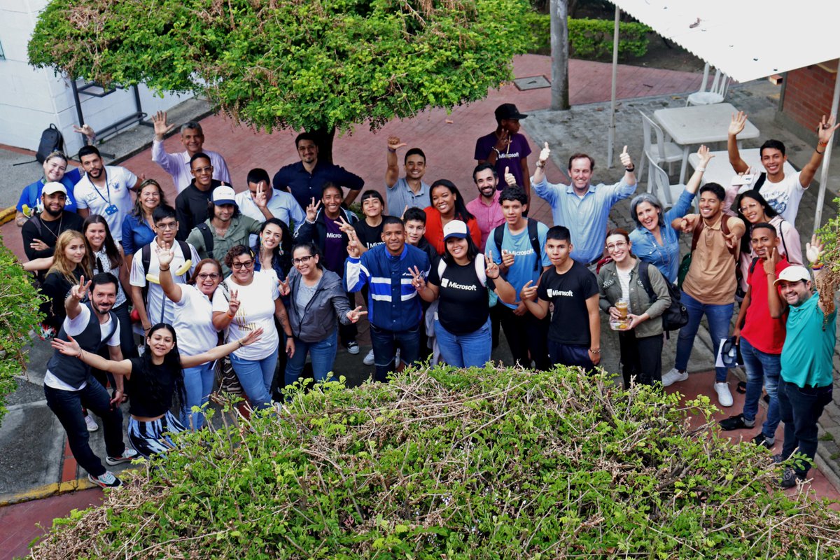 FunCarvajal's tweet photo. Cerramos #Hackaton de #Quidlab y @Bancomundial #Cali, con la premiación al grupo de jóvenes ´Los 4 Fantásticos´ con la #Historia ´Él tiempo en tus manos´.
@worldvision @Comfama @InnpulsaCol
#IWOKA #dkkimfoundation @sidocfundacion
@SaldarriagaConc @UnitedWayCO
#EvokeColombia https://t.co/WOAu4uwW5u