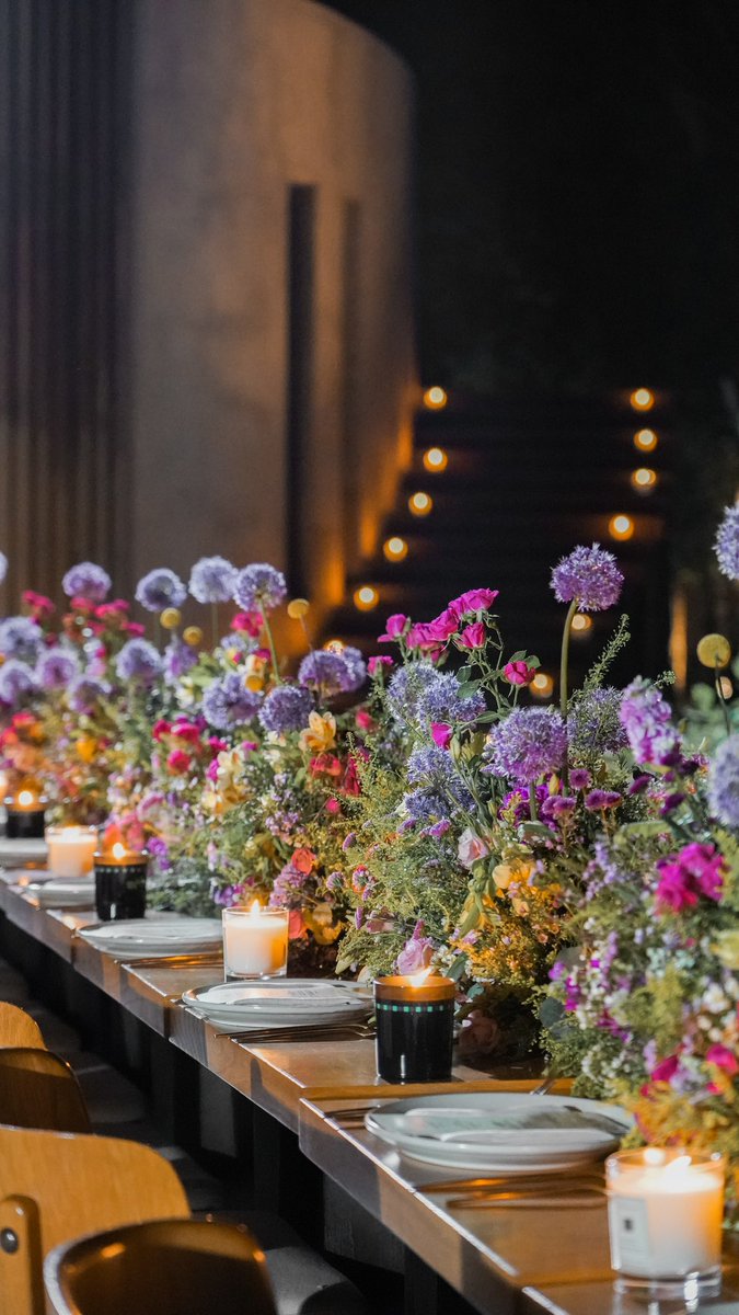 jeonjeonwoo's tweet photo. Looked it up and they're basically just posting  flower bouquets from google and posting it with msgs? i can do this for arohas!

AROHAS who want a small custom bouquet, I will make your bouquets tomorrow! I own an ACTUAL flower shop and would love to make bouquets for u guys https://t.co/w6eaYcFcl5