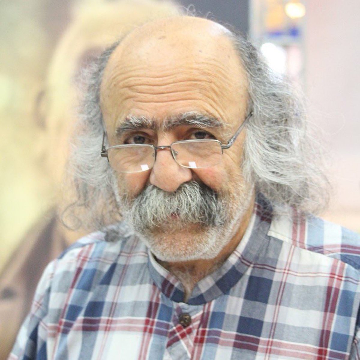 Bijan63's tweet photo. #Iran:
Update: #KeyvanSamimi, prominente Iraanse journalist is opnieuw gearresteerd.
Zijn advocaat Mostafa Nili zegt dat hij & zijn familie t via de media hebben vernomen.
His was pas onlangs uit de gevangenis vrijgelaten.
Hij is ziek & zijn leven is in gevaar.
Wees svp zijn stem https://t.co/2eJEEzUz5O