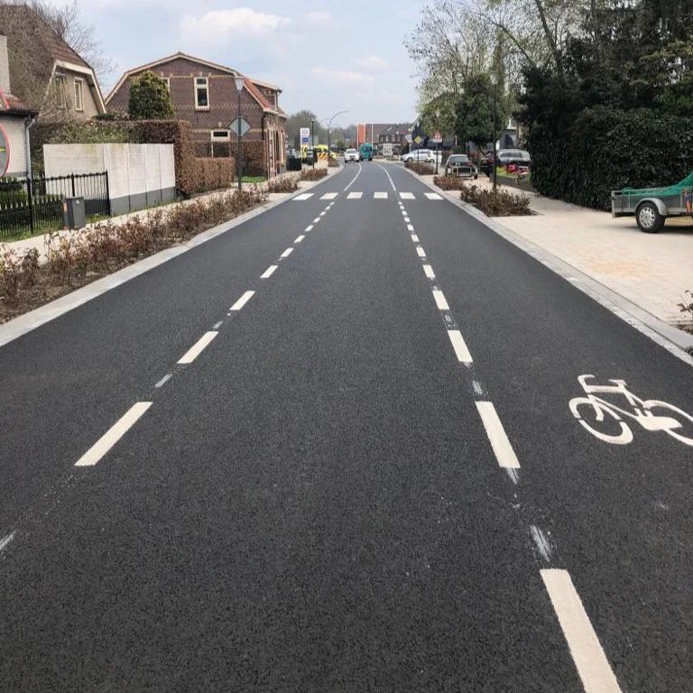 Vanavond was tijdens de raadsvergadering een motie aan de orde over reconstructie van de doorgaande weg tussen Etten en Terborg. In deze motie werd opgeroepen om verschillende maatregelen te nemen om deze weg veiliger te maken voor de gebruikers ervan.

draadje