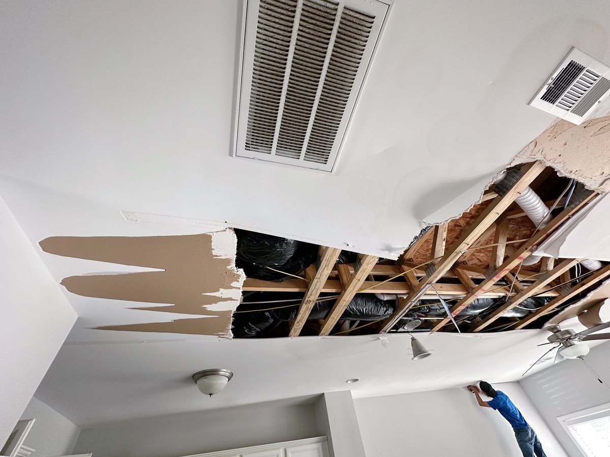 bluechiprestore's tweet photo. Our technicians take the time to measure when they’re cutting drywall so that our cuts are nice and straight. This also helps for an easier repair process. #waterdamagerepair #restoration #nashville #nashvillebusiness https://t.co/7Yc41CId8k