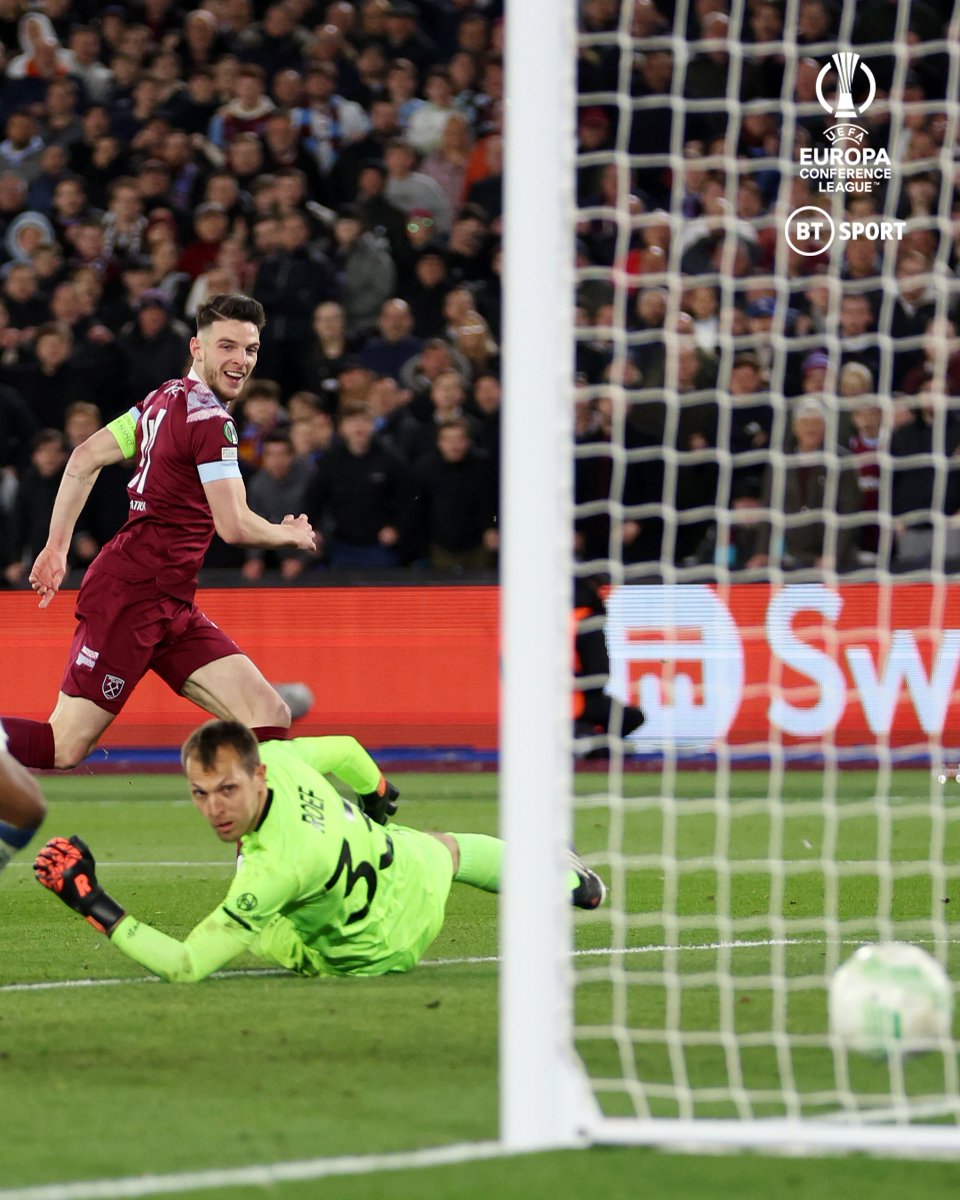 footballontnt's tweet photo. Look at Declan Rice's smile as he finds the net 😄

#UECL https://t.co/ZRCxz6jhoi