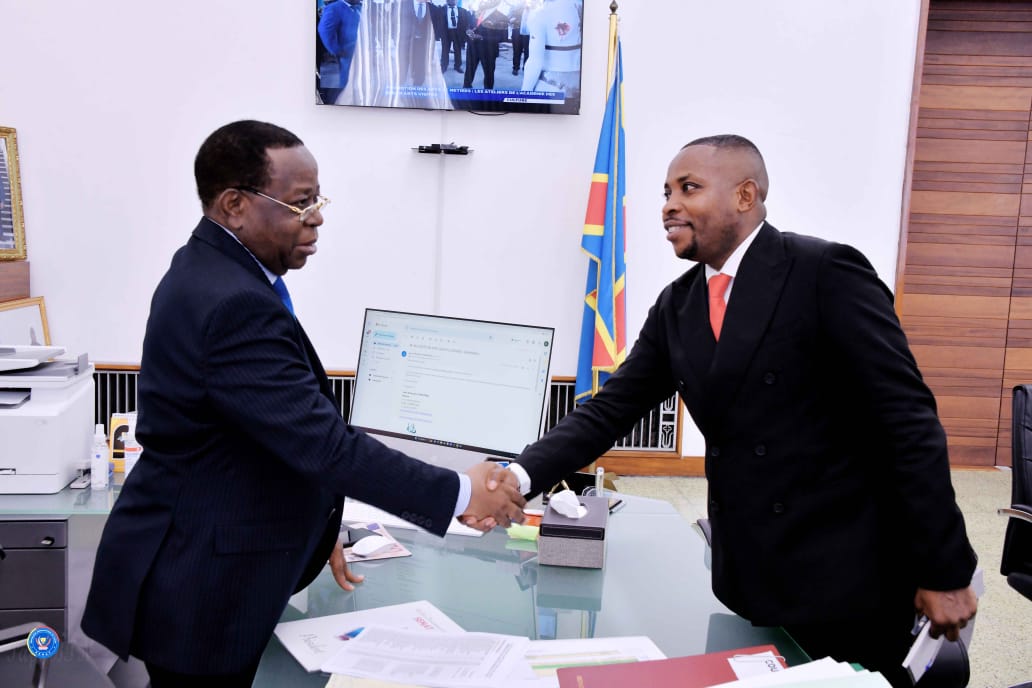 AfdpcO's tweet photo. #AFDPC RDC: stratègemes politiques, le Président du @senatrdc @PLukwebo a reçu en audience, Le Président National du parti #AFDPC, Mr ACHENI LUKWEBO  ROMAIN. Les élections prochaines à tous les niveaux étaient au rendez-vous de leur échange. @RFIAfrique @politicocd @fatshii13 https://t.co/Bf77HUKr9e