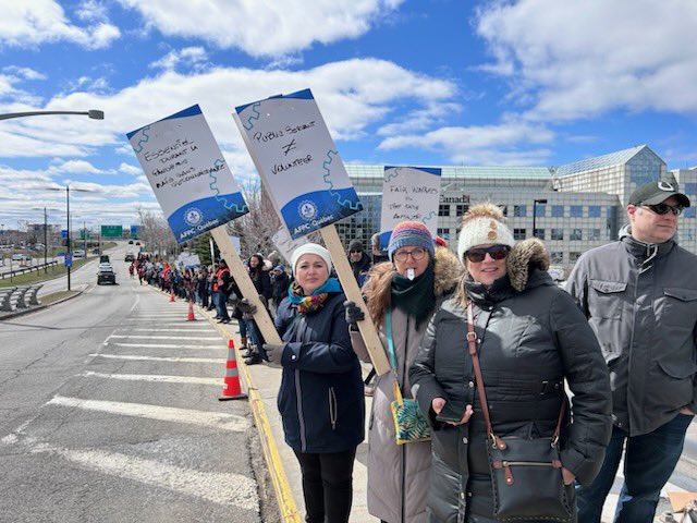 CigdemIUEF's tweet image. #psca #AFPC  Dorval, Québec à Transports Canada, jour 2
#greve