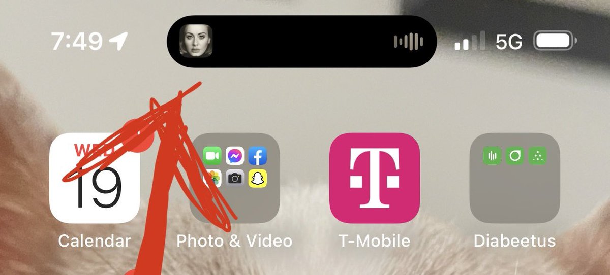 HundoMama's tweet image. So I didn’t know about the new iPhone features, and looked down and saw someone looking at me and threw my phone 🤦🏼‍♀️ #apple #iphone #FirstWorldProblems