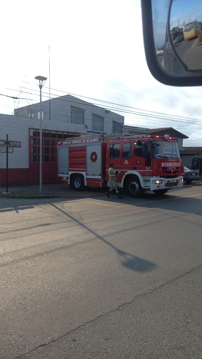 TerceraCerroAlt's tweet photo. Nuestra Unidad B-3, fué despachada al sector de Villa El Bosque, camino a Pata de Vaca, por incendio en desechos forestales. #Cat8

TERCERA COMPAÑÍA ZAPADORES DE CERRO ALTO
"SERVIR PARA CRECER" https://t.co/2VUgfUkBqu