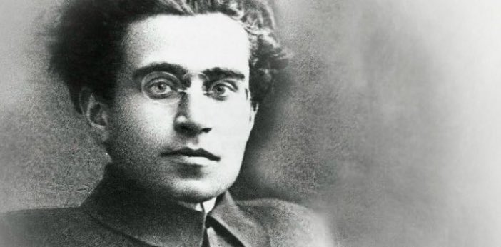 coherence_e's tweet photo. « Le vieux monde se meurt, le nouveau monde tarde à apparaître et dans ce clair-obscur surgissent les monstres. »
Antonio Gramsci https://t.co/jFmv9fZGzM