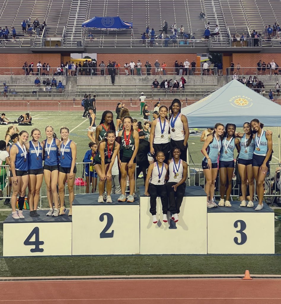 TrackJudson's tweet photo. Area Champions🥇
47.08
Henderson, Jessie, Guidry, Taylor https://t.co/PBsKm6BLcB