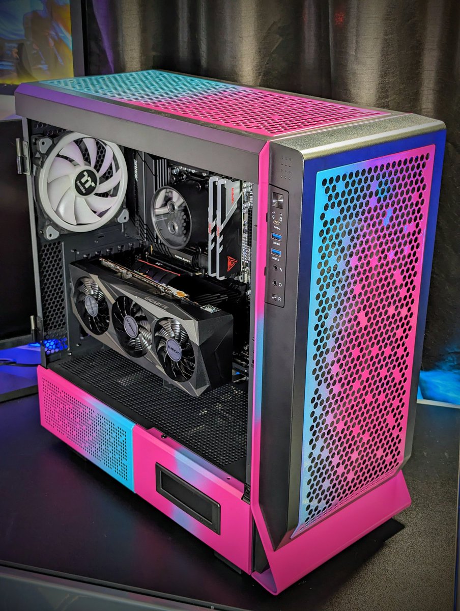 BraintechPC's tweet photo. The ceres 500 case from @Thermaltake_na just got that braintech touch 🤩🤩
#aorus #poweredbyaorus #Gigabyte #pcbuild #gamers #pcmasterrace #gamingpc #thermaltake #braintechpc #pcgaming #pcmr #custompc #gaming #pc #gamer #twitch https://t.co/FIWgG3KoB0