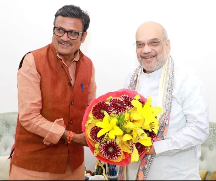 bankoliarakesh's tweet photo. राजस्थान विधानसभा में नेता प्रतिपक्ष, जनप्रिय नेता व जनता की आवाज आदरणीय श्री राजेंद्र सिंह जी राठौड़ को जन्मदिवस की हार्दिक बधाई व शुभकामनाएँ |
मैं ईश्वर से आपके उत्तम स्वास्थ्य व दीर्घायु जीवन की कामना करता हूँ |
@Rajendra4BJP
#HBDRathoreJi https://t.co/shGn49ycTY