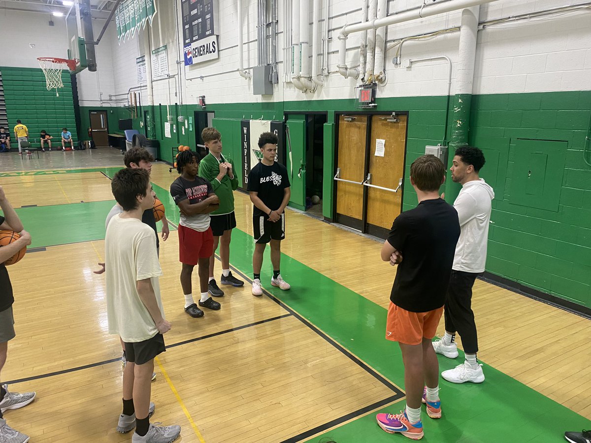WinfieldMBB's tweet image. Your Generals had a treat tonight with @WeberStateMBB senior guard @Stevenv_jr dropping in to talk with the guys about intentional everyday work and got up and down the court as well with them during open gym.  Excited to see the continued growth in this team. #AlwaysUs 🟢⚪️💯