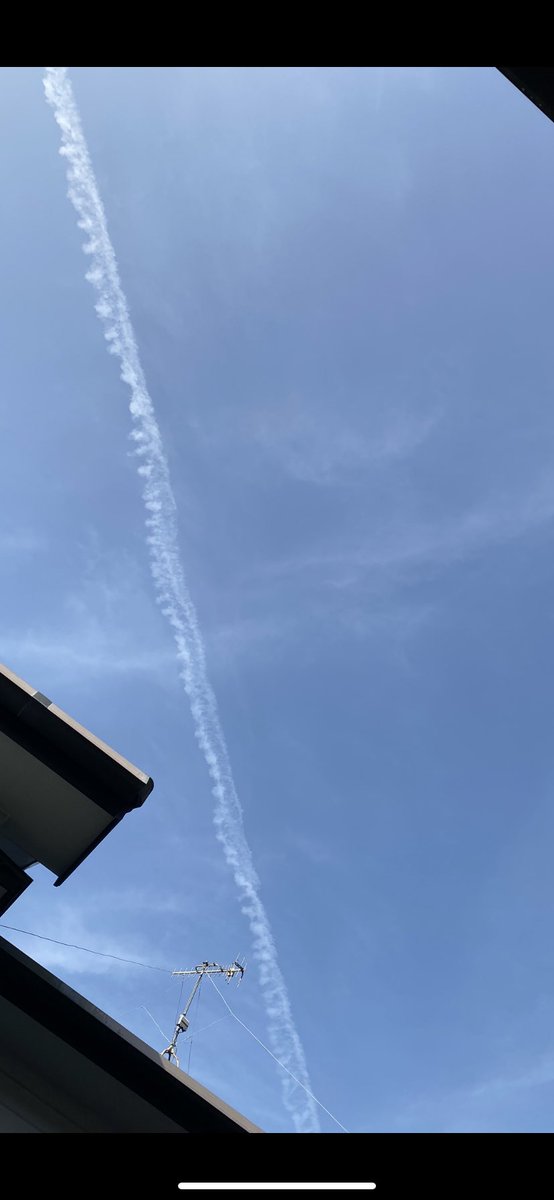 Robin0688760611's tweet photo. 朝から又、撒いてるよ~😫
#Chemtrail #Chemicaltrail #Notcontrail https://t.co/HjjGgA7g2K